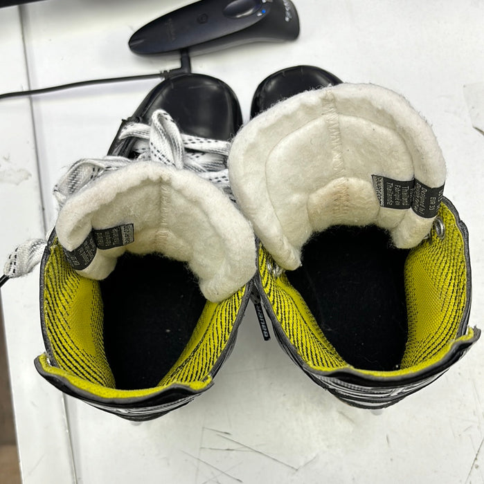 Used Bauer Supreme 2S 13.5 Youth Skates