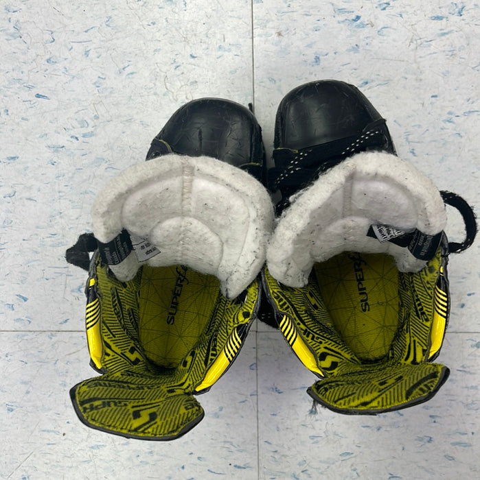Used Bauer Supreme M4 Size 10.5 Youth Player Skates