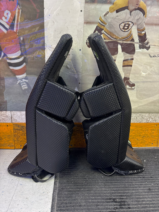 Used Vaughn SLR3 Pro 32+2 Senior Goal Pads