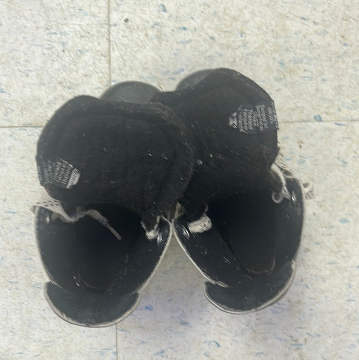 Used Bauer Vapor X:05 Size 11 Youth Player Skates