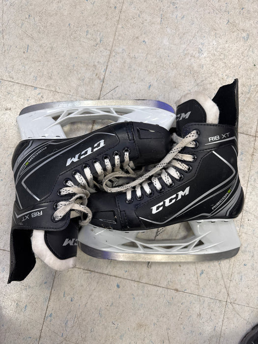 Used CCM Ribcore Rib XT Skates Size 6.0D
