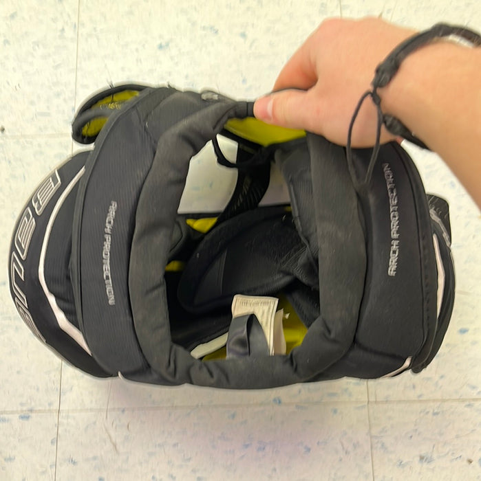 Used Bauer Supreme Comp Junior Small Shoulder Pads