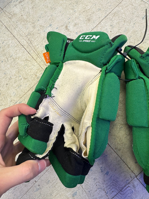 Toronto Maples Leafs Pro Stock CCM 14” Gloves - Chyzowski