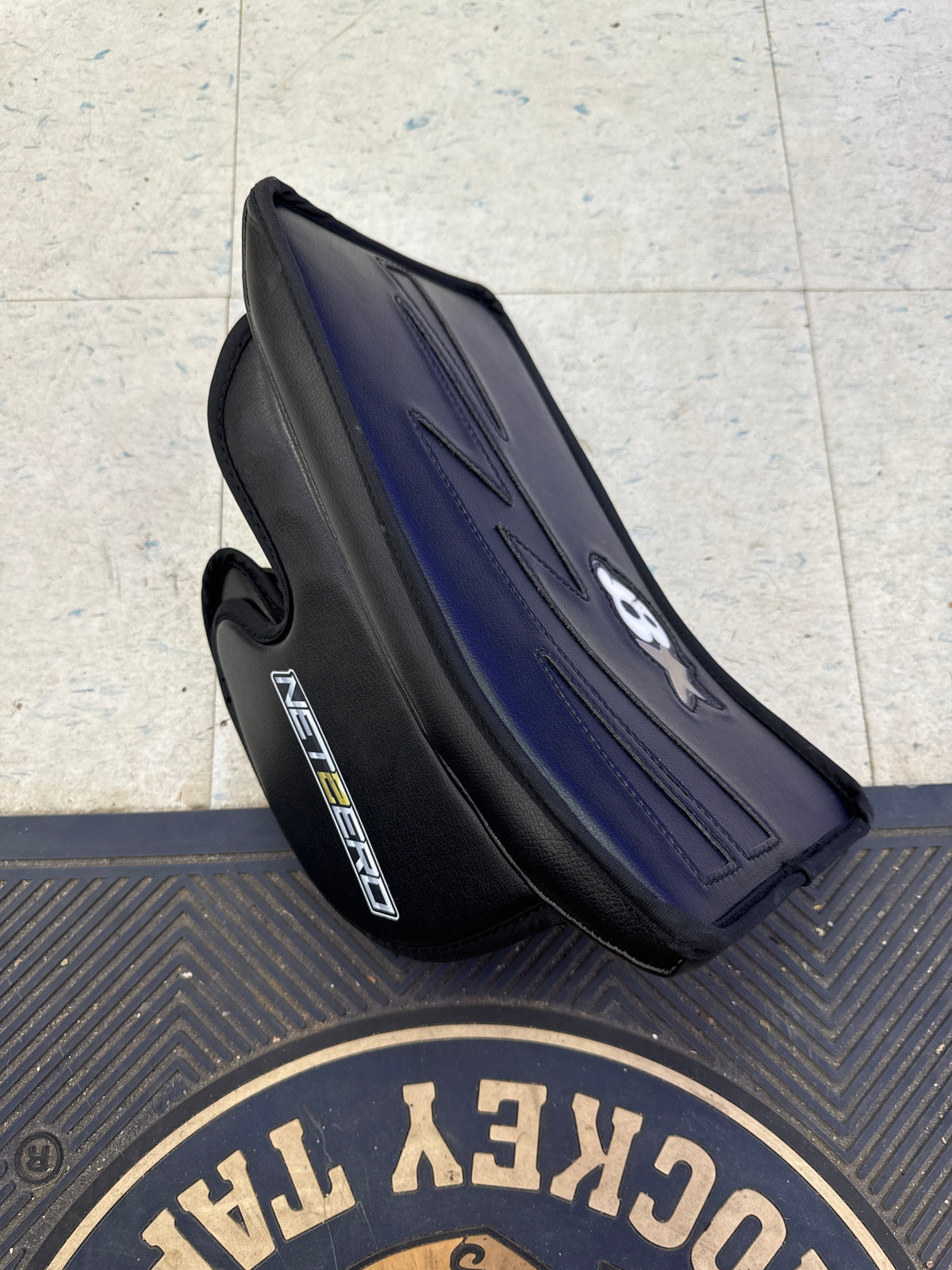 Used Brian’s Netzero 2 Youth Blocker — Crow's Sports Hockey