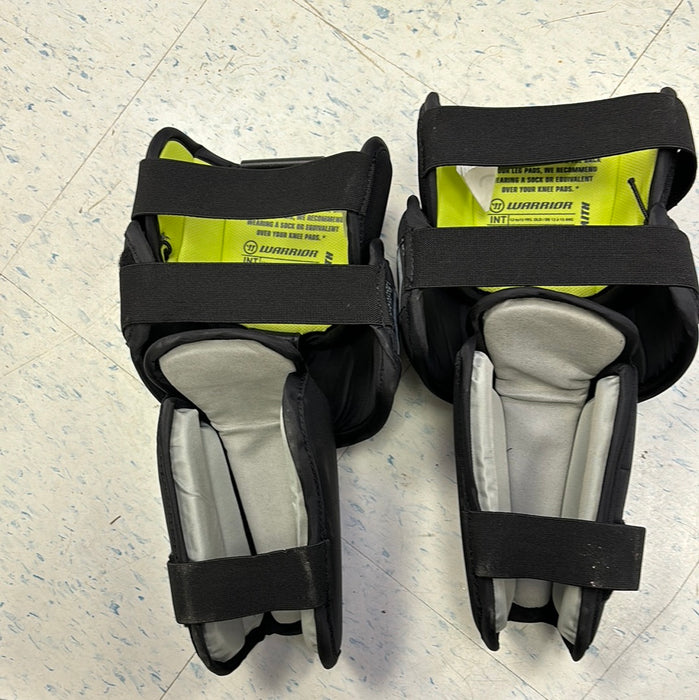 Uses Warrior R/X4 E+ Intermediate Knee Pads
