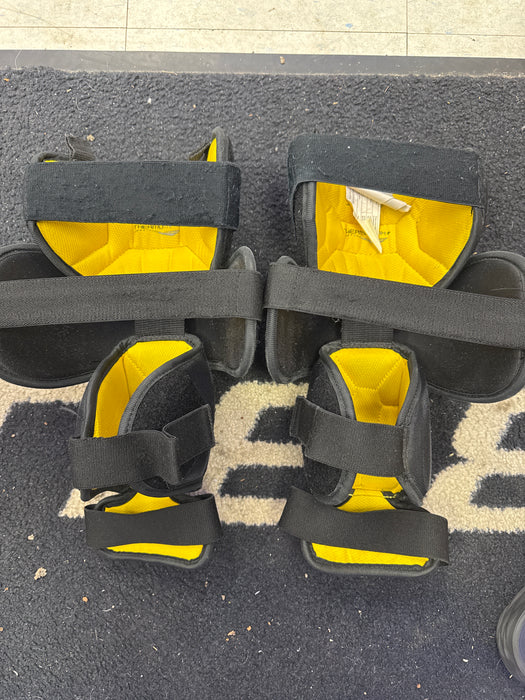 Used Bauer Supreme Junior Knee Guard