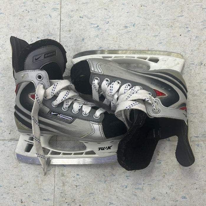Used Nike Bauer Vapor XII Size 12 Youth Player Skates
