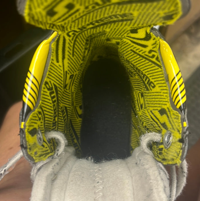 Used Bauer Supreme M4 12Y Youth Skate