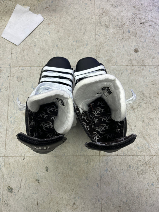 Used WinnWell AMP300 Size 6.0 Skates