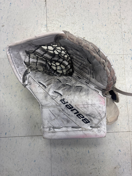 Used Bauer M5 Pro Goal Catcher Senior ￼