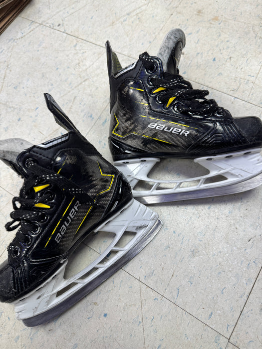 Used Bauer M40 Skates Y11.0