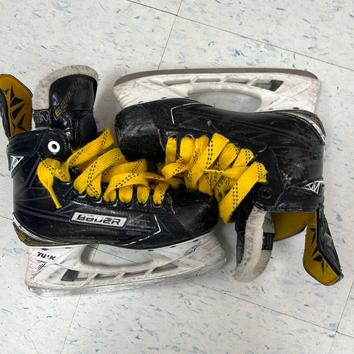 Used Bauer Supreme s180 Size 2 Player Skates