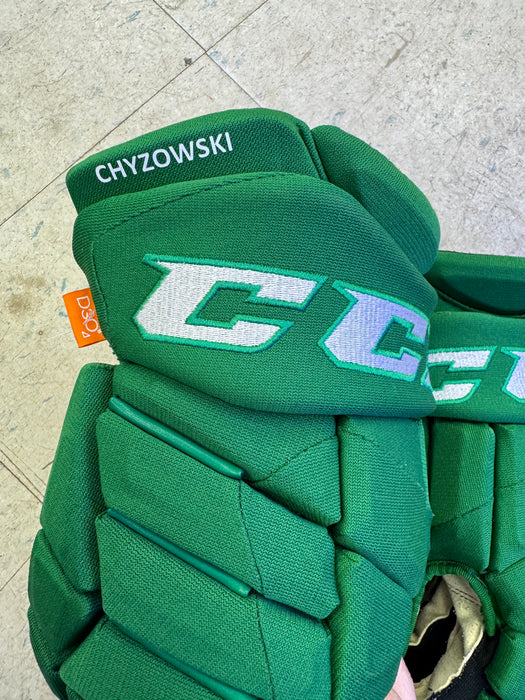 Toronto Maples Leafs Pro Stock CCM 14” Gloves - Chyzowski