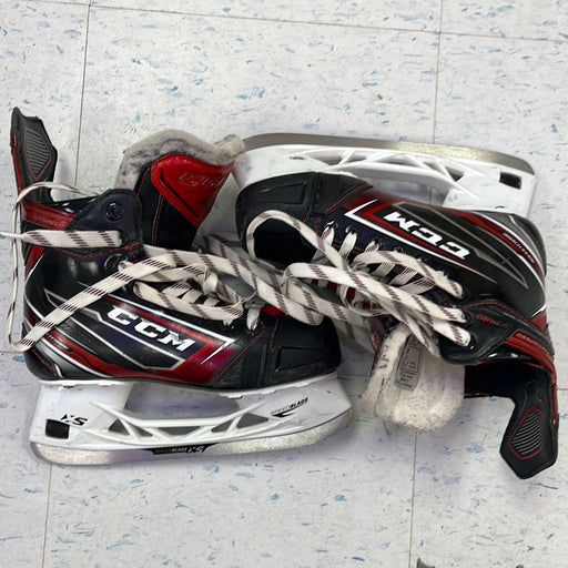 Used CCM JetSpeed FT480 Size 4 Player Skates