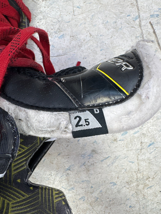 Used Bauer Supreme M40 Size 2.5 D Skate