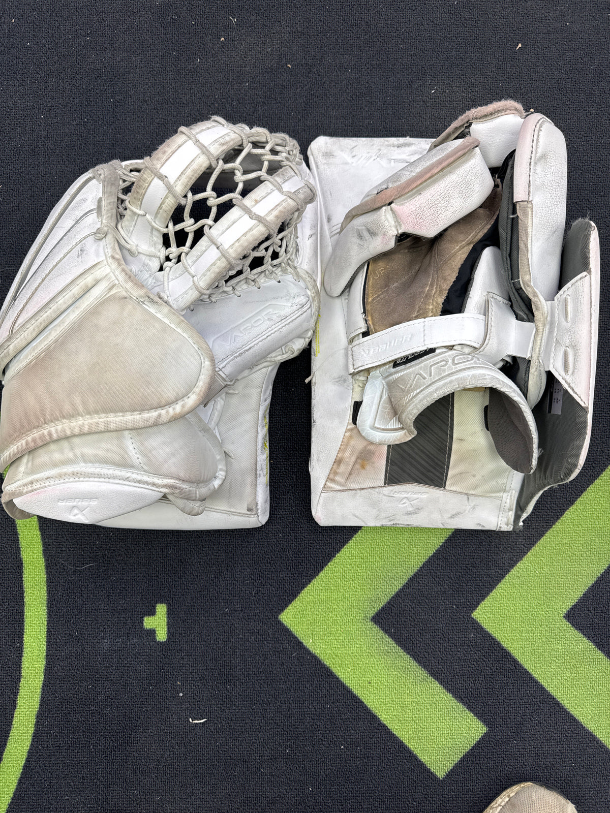 Used Bauer Vapor X5 Pro Intermediate Catcher Blocker Set — Crow's ...