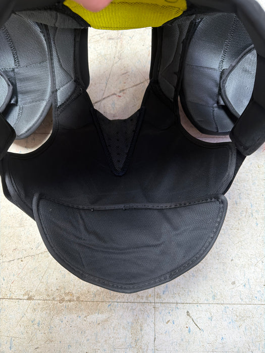 Used Bauer Supreme Mach Intermediate Large Shoulder Pads