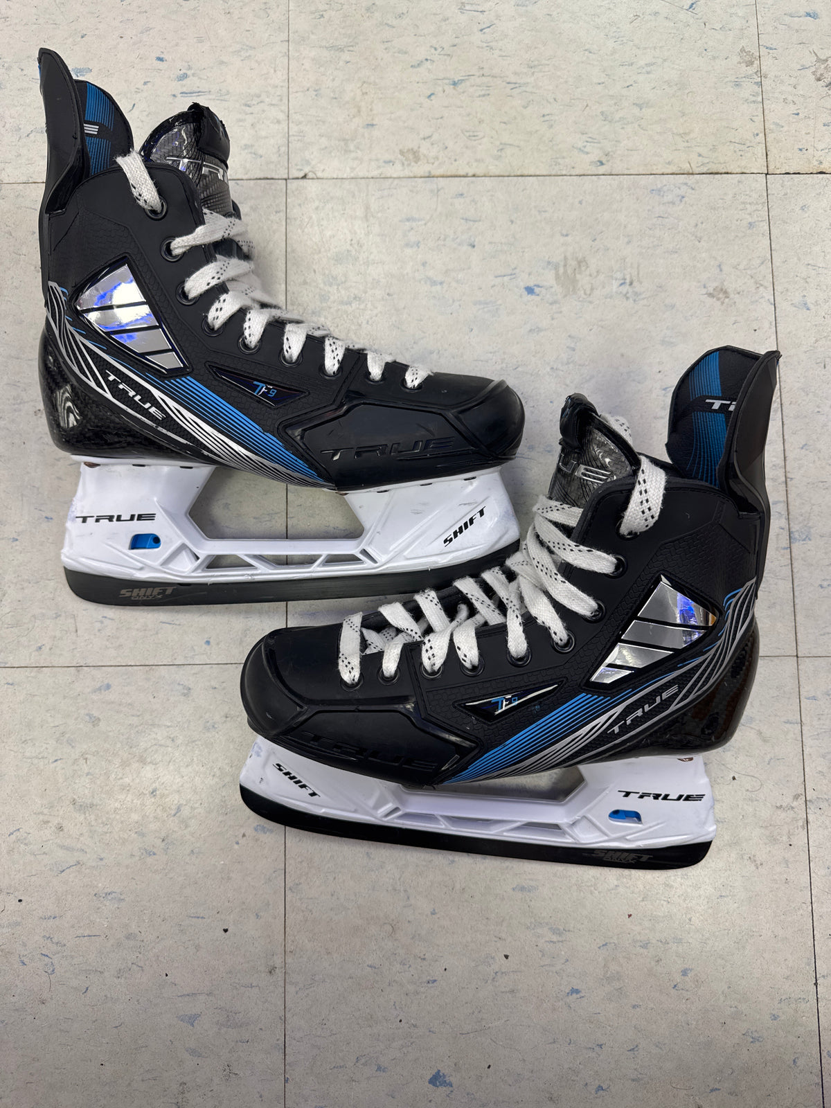 Used True TF9 5.0R Player Skates — Crow's Sports Hockey