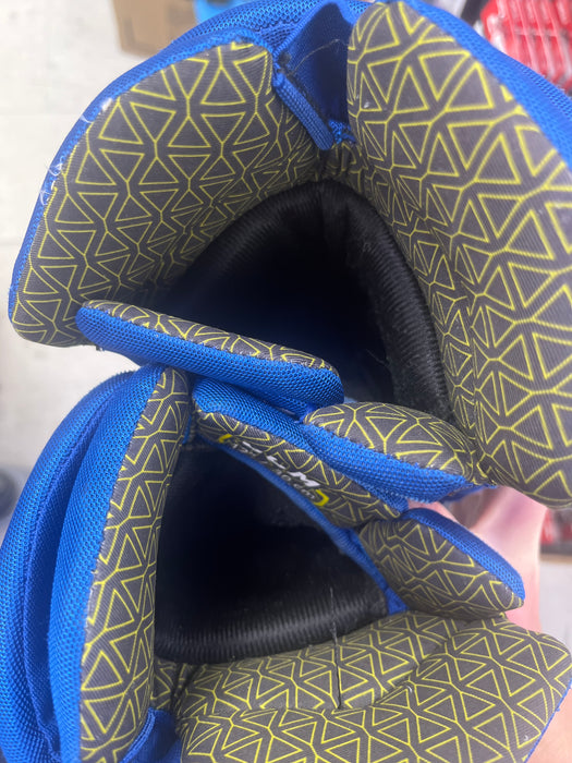 Used CCM Tacks 6052 12" Gloves