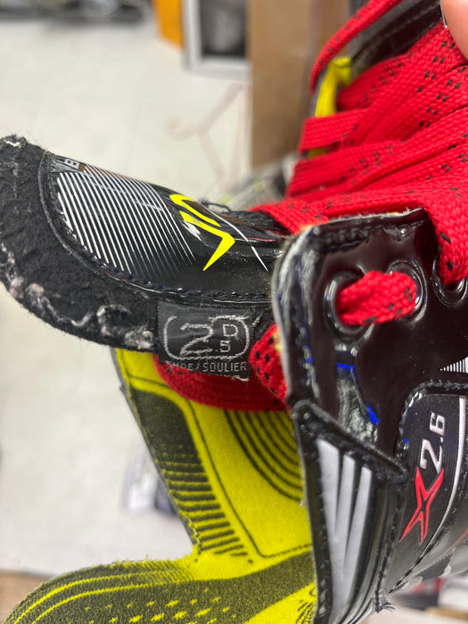 Used Bauer Vapor X2.6 Size 2.5 Skates