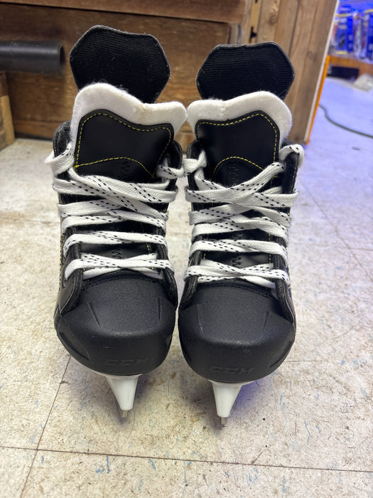 Used CCM Tacks 9040 Size 8.0 Youth Skates