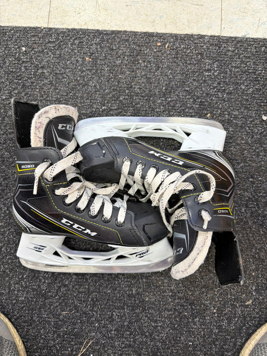 Used CCM Tacks 9050 Size 1.0D Skates