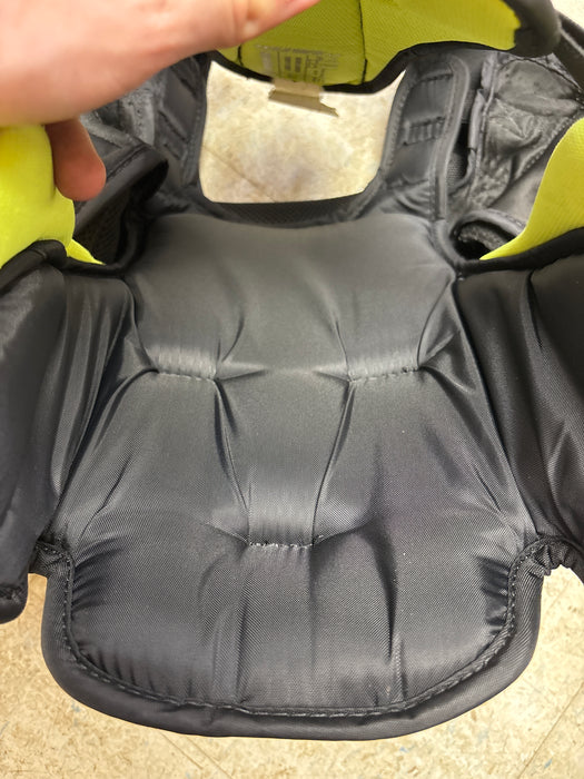 Used Warrior Ritual X4 E Youth Large/X-Large Chest Protector