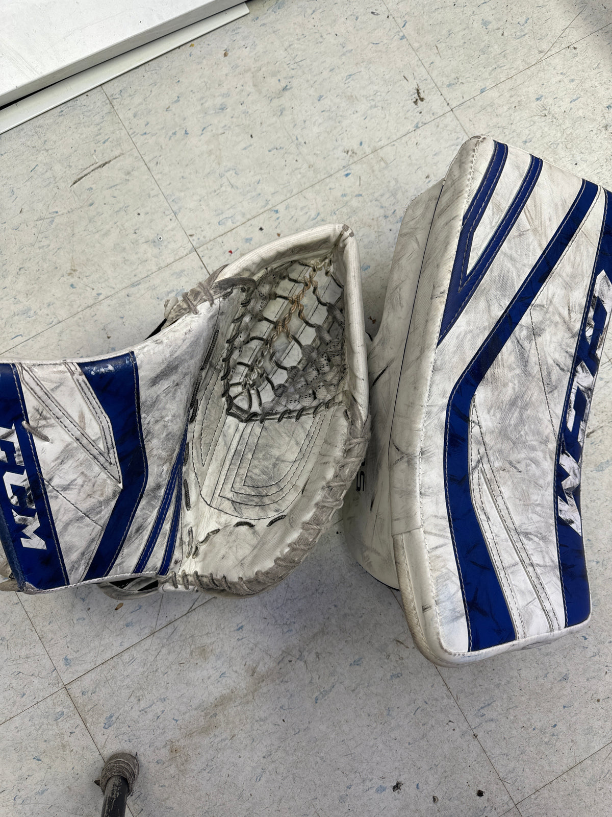 Used CCM P2.5 Junior Catcher Blocker Set — Crow's Sports Hockey