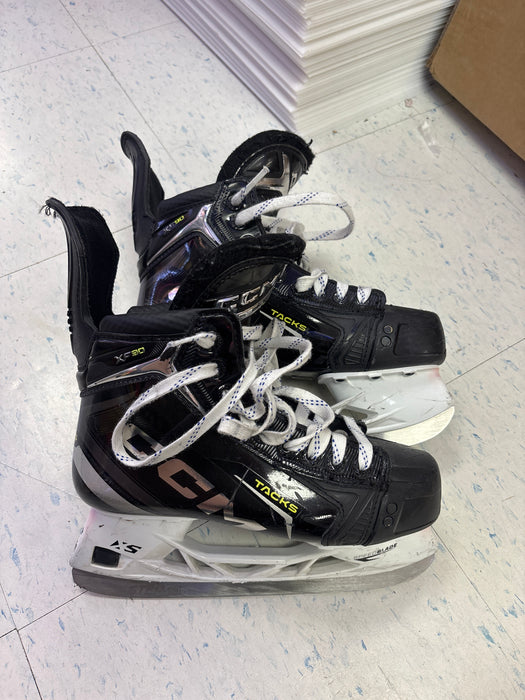 Used CCM Tacks XF90 Size 4.0R Skates