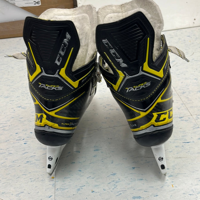 Used CCM SuperTacks 9370 Size 4.5 Player Skates