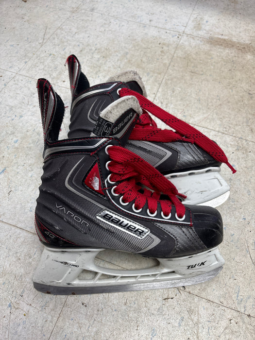 Used Bauer Vapor x40 Size 3.0R Skates