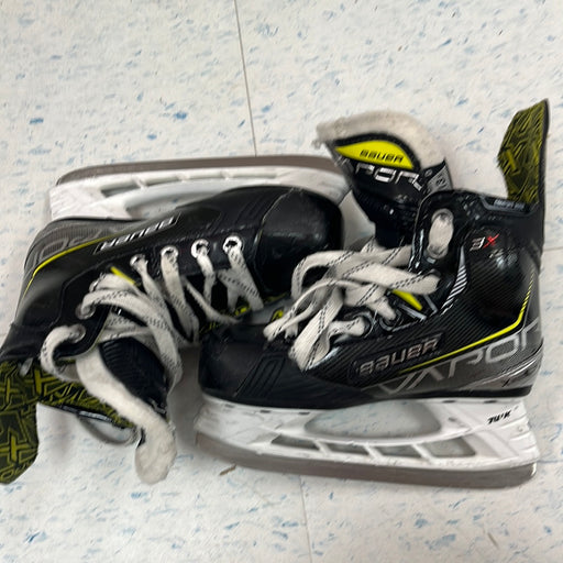 Used Bauer Vapor 3X Youth Size 13.5 Player Skates