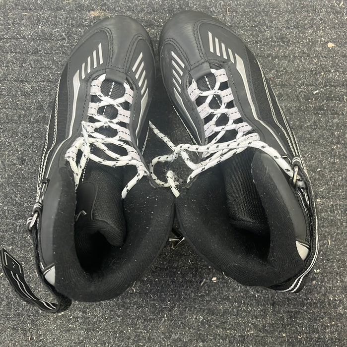 Used Vic Size 7 Skates