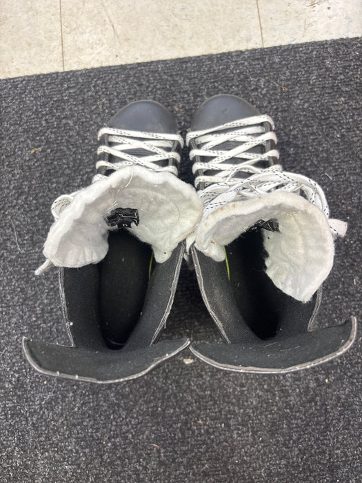 Used CCM Ribcor XT Size 9.0D Skates