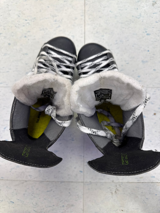 Used CCM Ribcore 44k 8D Player Skates