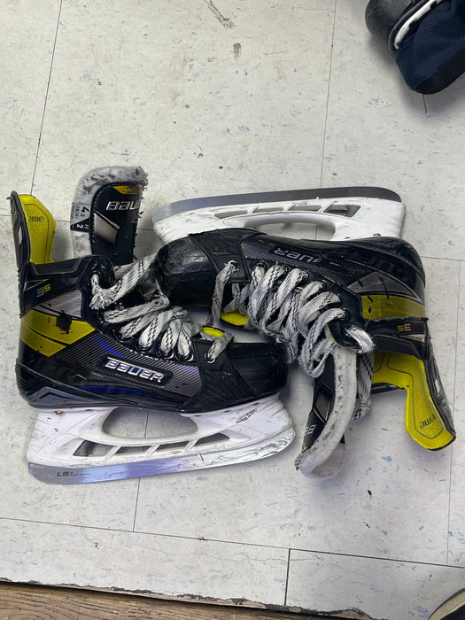 Used Bauer Supreme 3S Size 4.5 Skates