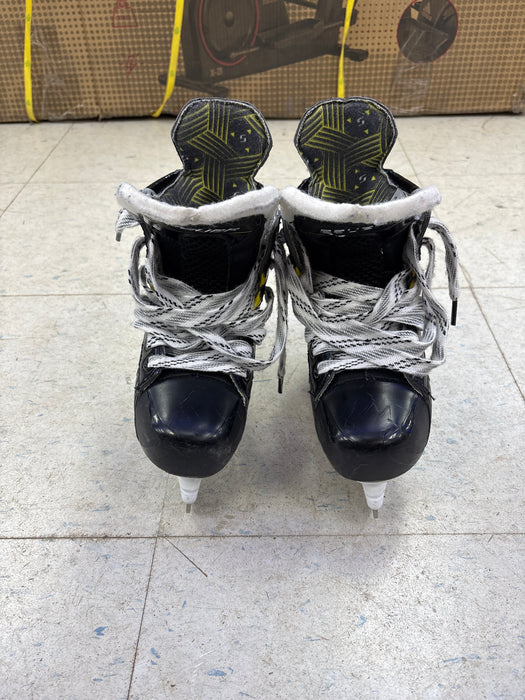 Used Bauer Supreme M40 Youth 12.0 D Skates