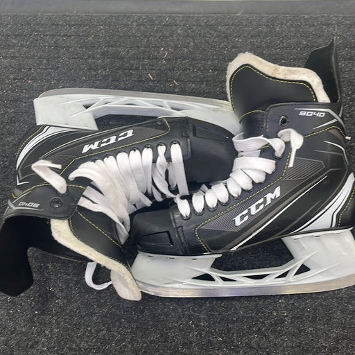 Used CCM Tacks 9040 Size 10 Player Skates