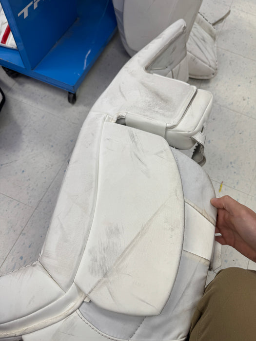 Used CCM EFLEX 6.9 Leg Pads 34" + 2"