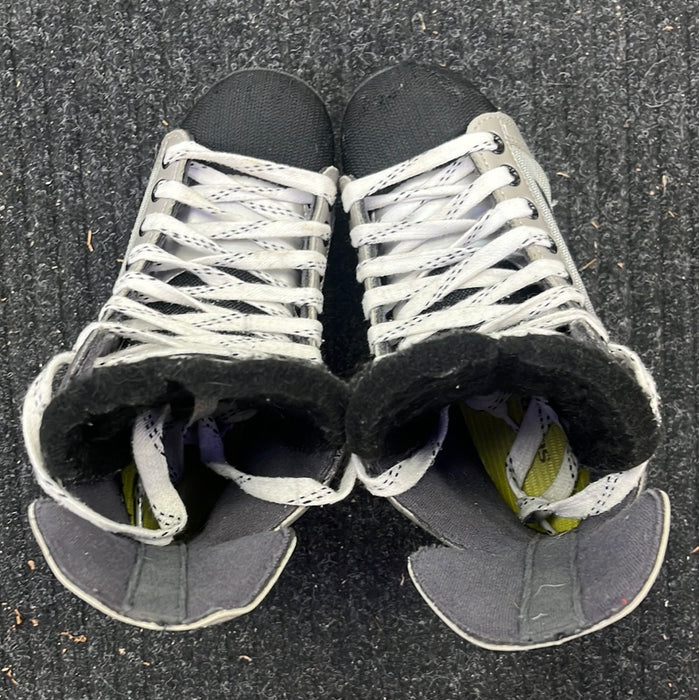 Used Bauer Vapor VI Size 3 Player Skates