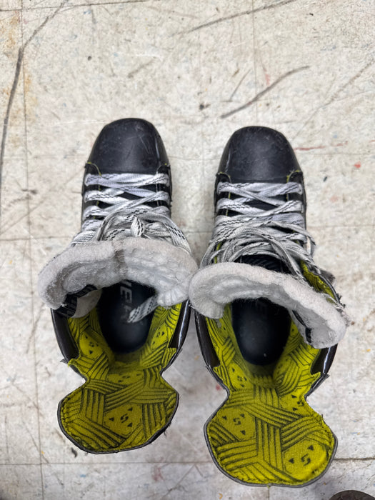 Used Bauer Supreme M30 Size 4.0D Skates