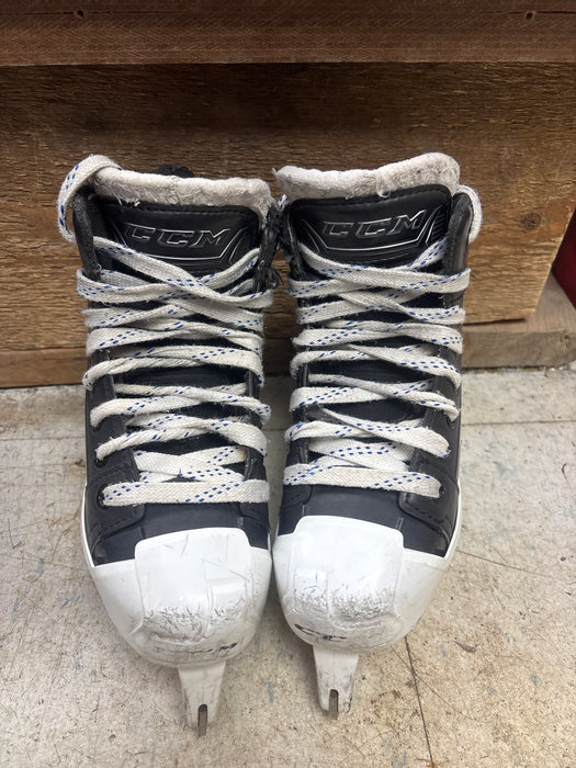 Used CCM Tacks 9060 Goalie Skates 2.5D