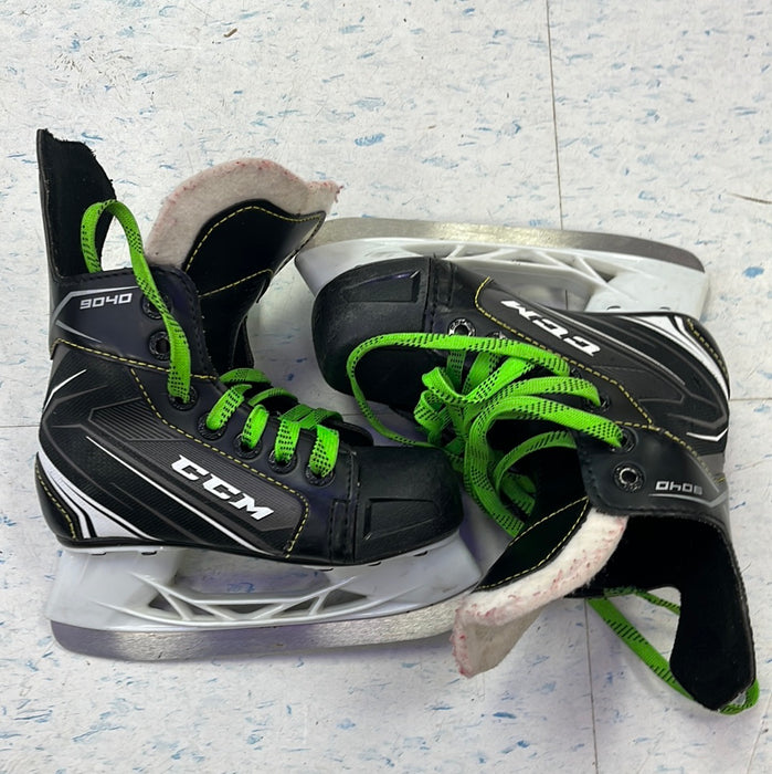Used CCM Tacks 9040 Size 11 Youth Player Skates