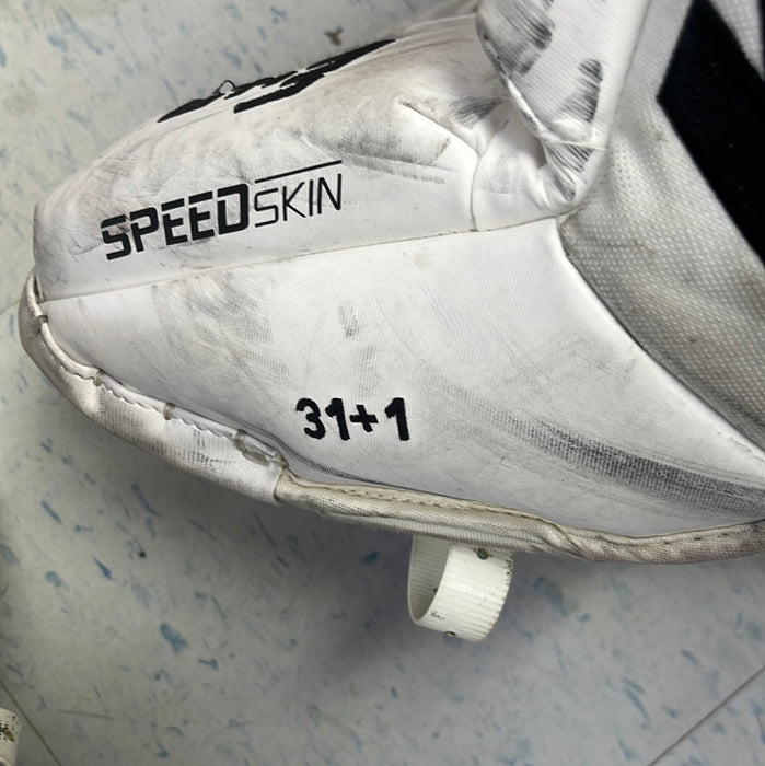 Used CCM E4.9 31+1 Goal Pads