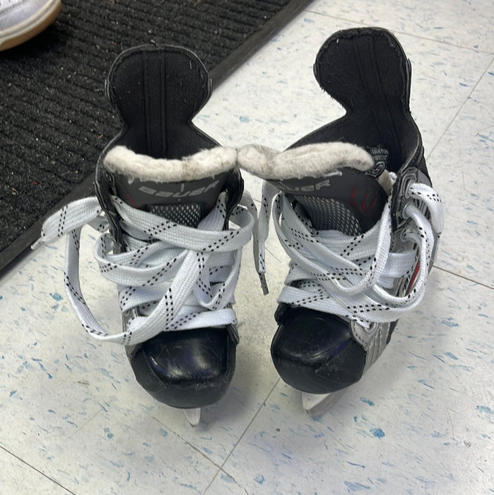 Used Bauer Vapor X3.0 Size 8 Youth Player Skates