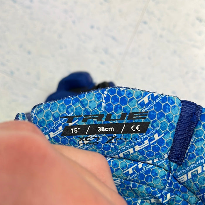 Used True XC7 15” Gloves