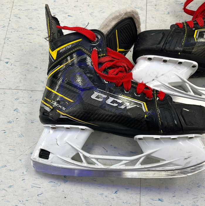 Used CCM Super Tacks 9370 8D Player Skates