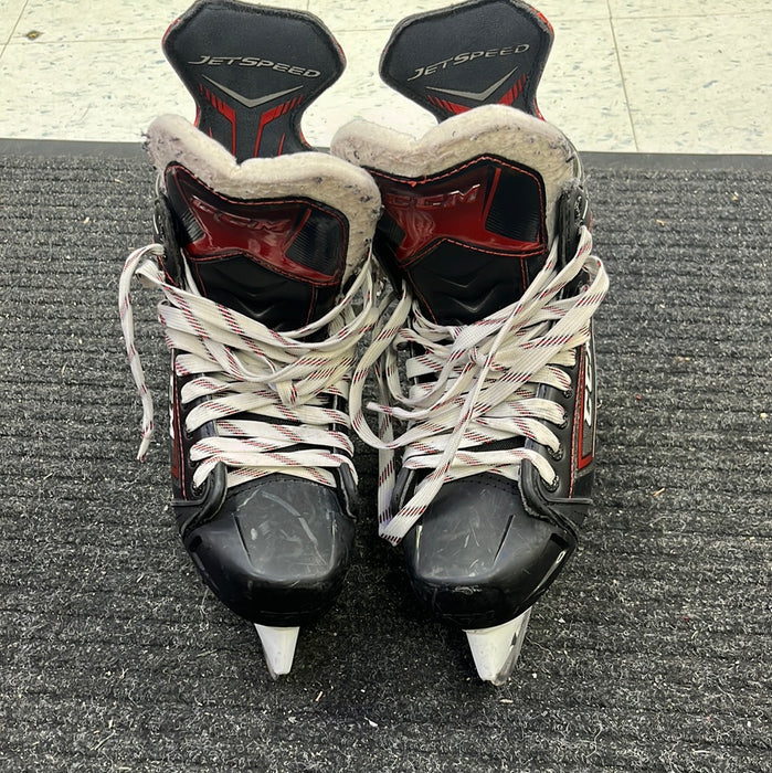 Used CCM JetSpeed FT380 Size 5 Player Skates