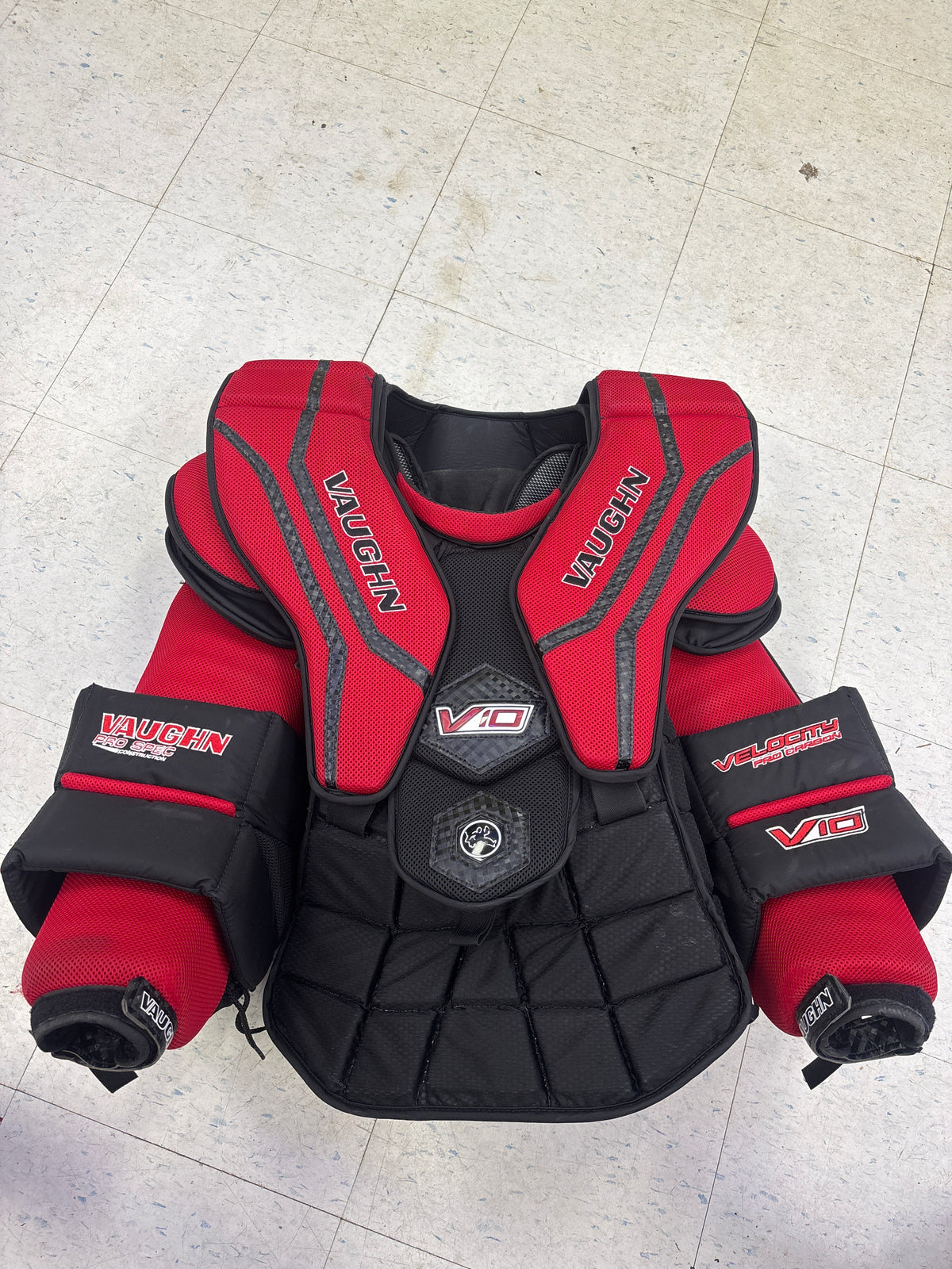 Demo Vaughn Velocity V10 Pro Carbon Senior Large Chest Protector — Crow ...