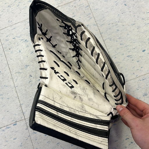 Used CCM Extreme Flex 400 Junior Catcher